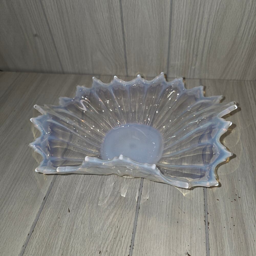 Vtg Fostoria Heirloom Opalescent White Stretched Glass Bowl Candy Dish Art Glass
